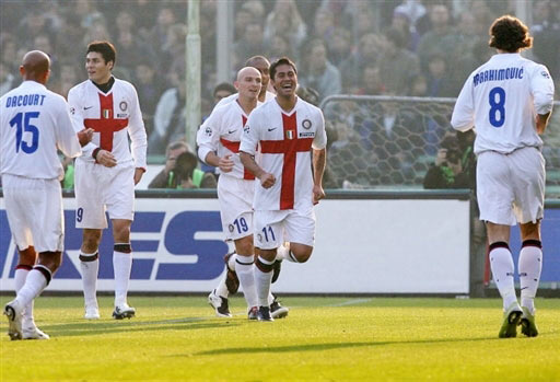 意甲半场：伊尔迪兹双响，埃斯波西托破门，尤文2-1卡利亚里（半场战报：伊尔迪兹梅开二度，埃斯波西托建功，尤文暂2-1领先卡利亚里）