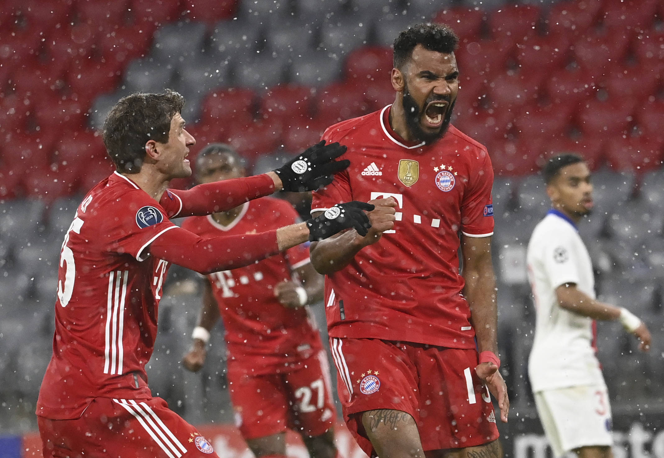 米堡官方：允许主帅爱德华兹与狼队谈判，已与后者达成协议条款