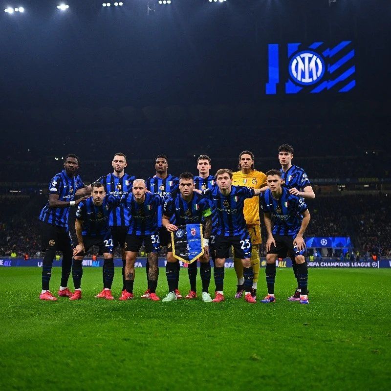 穆里尼奥：球员的比赛态度非常恶劣，我很想一口气换掉9个人（穆帅怒斥队员态度：真想一口气换下九人）