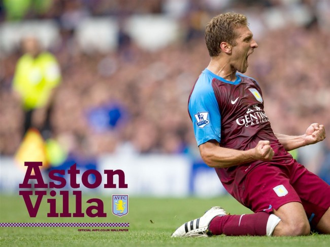 足球国足球迷自发制作横幅，为球队打气