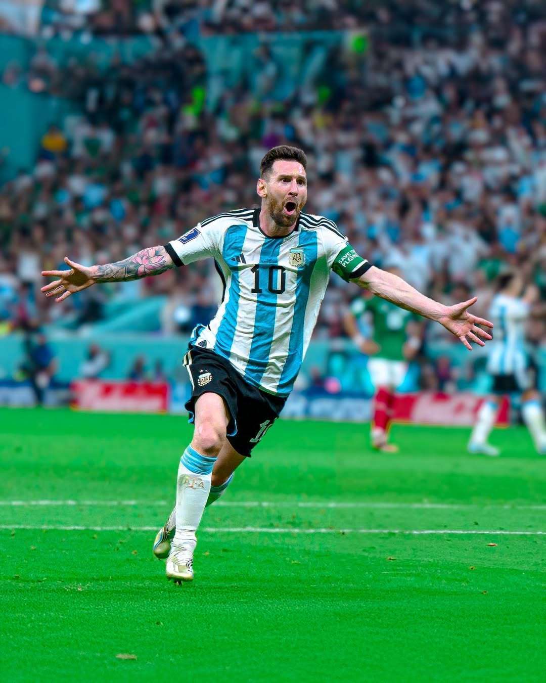 中国香港1-2遭新加坡逆转，提前一轮无缘2027亚洲杯（中国香港1-2被新加坡翻盘，提前一轮告别2027亚洲杯）