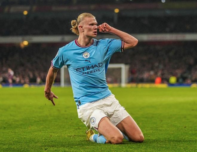 理查兹：英超最佳门将我会选阿利松，拉亚无疑正朝着最佳迈进（理查兹：我心中英超最佳门将是阿利松，拉亚无疑正迈向顶尖）