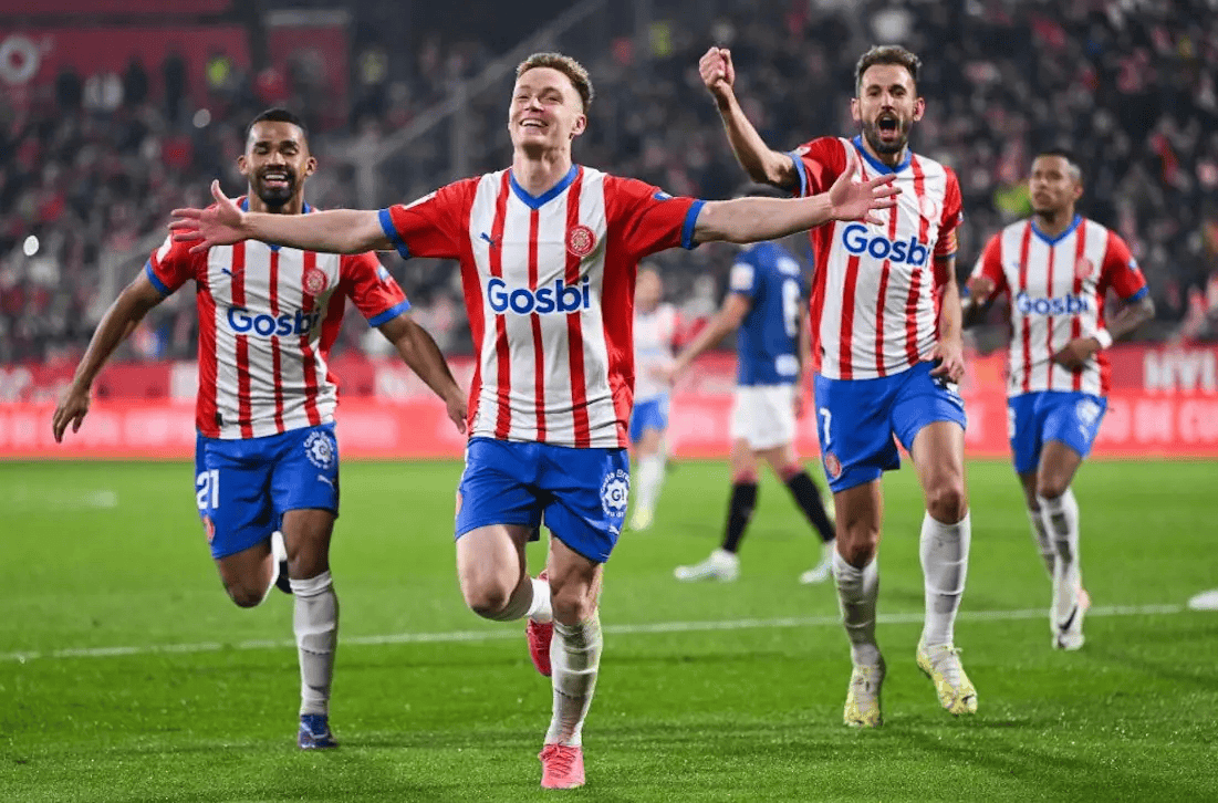 川超联赛出现暴力事件，凉山队球员比赛结束后飞踹裁判