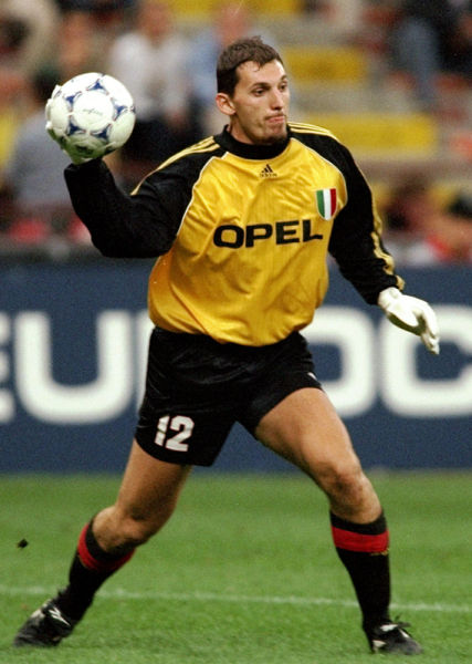 姆本扎：我和铁人签了两年合同，下赛季在中超继续为铁人效力