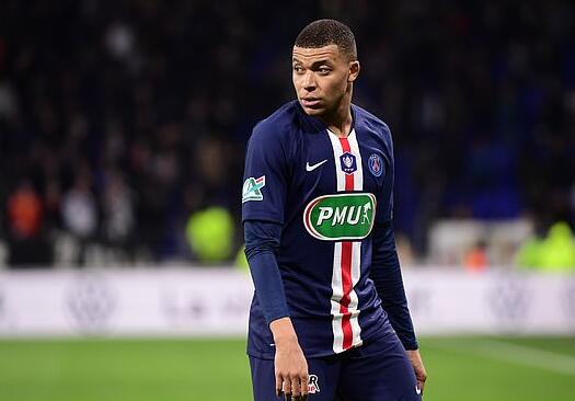 莱奥头发被拽找阿切尔比理论，后者：敢再指我就掰断你手指头