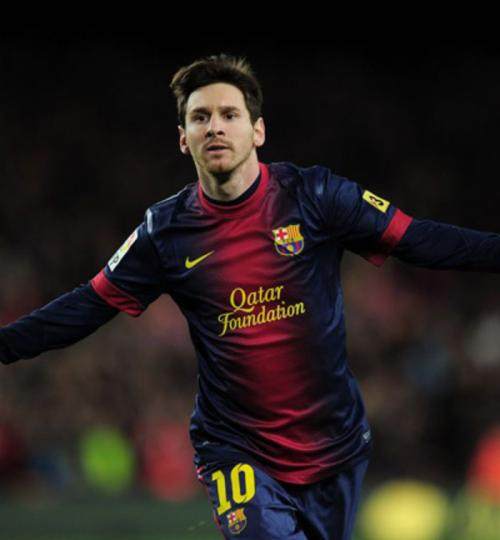 本届非洲杯共有32名英超球员参赛，萨拉赫、姆伯莫领衔（32名英超球员征战本届非洲杯，萨拉赫、姆伯莫领衔）