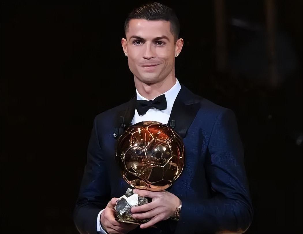 半场：拜仁2-2弗赖堡，卡尔、奥利塞分别传射，铃木唯人进球