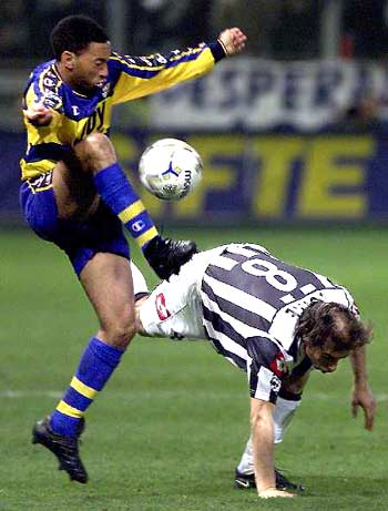 早报：利物浦2-1热刺；皇马2-0塞维利亚（晨报：利物浦2比1力克热刺，皇马2比0击败塞维利亚）