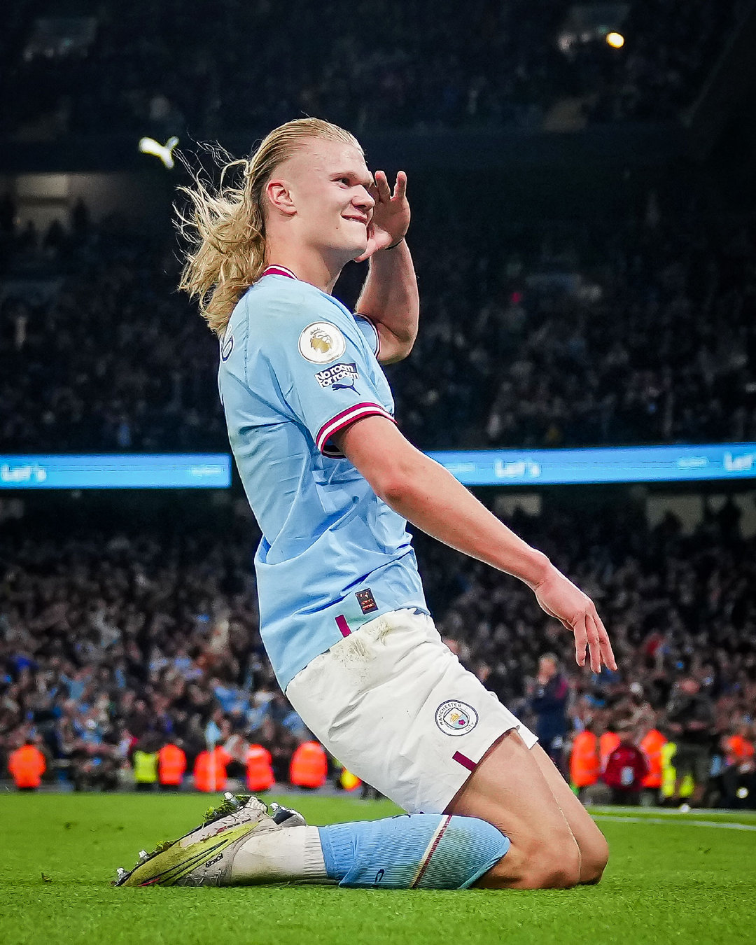 对曼联双响助维拉延续连胜势头，罗杰斯当选英超第17轮最佳（对阵曼联梅开二度助维拉续写连胜，罗杰斯当选英超第17轮最佳）